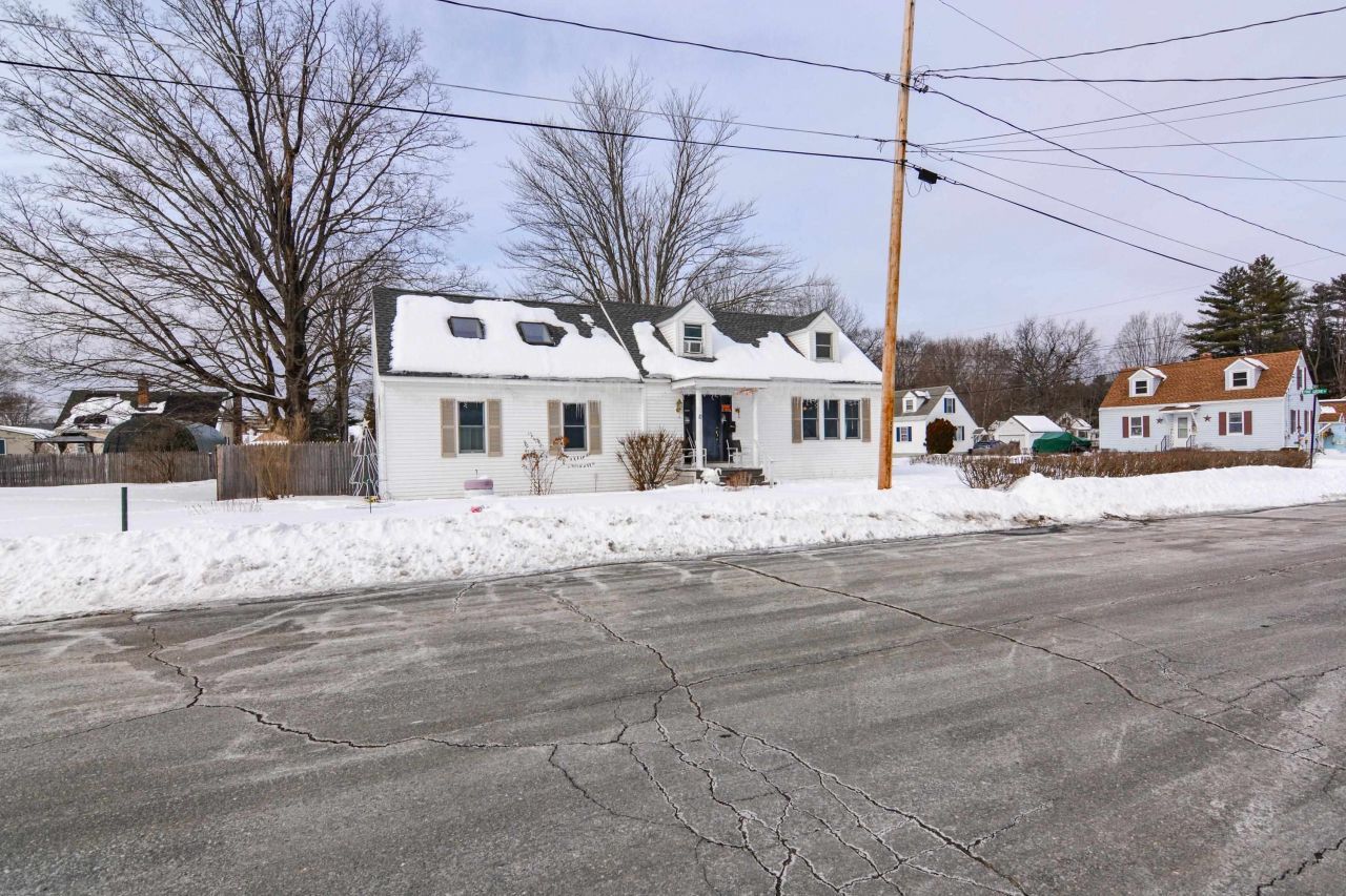 8 Lindy Avenue, Claremont, NH 03743 Main Photo