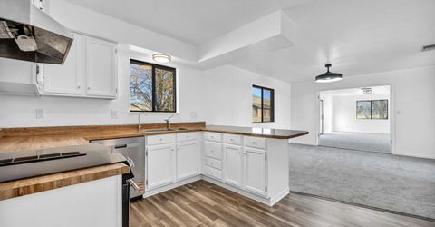 430 Calle De La Plata, Sparks, NV 89441 Photo