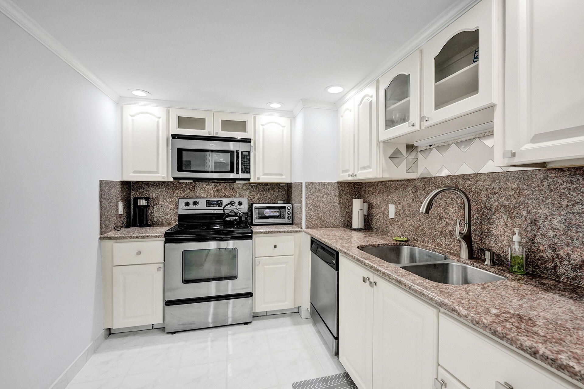 5600 N Flagler Drive, Unit 805, West Palm Beach, FL 33407 Photo