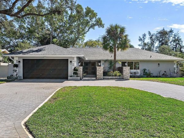 900 31ST AVENUE NE, ST PETERSBURG, FL 33704