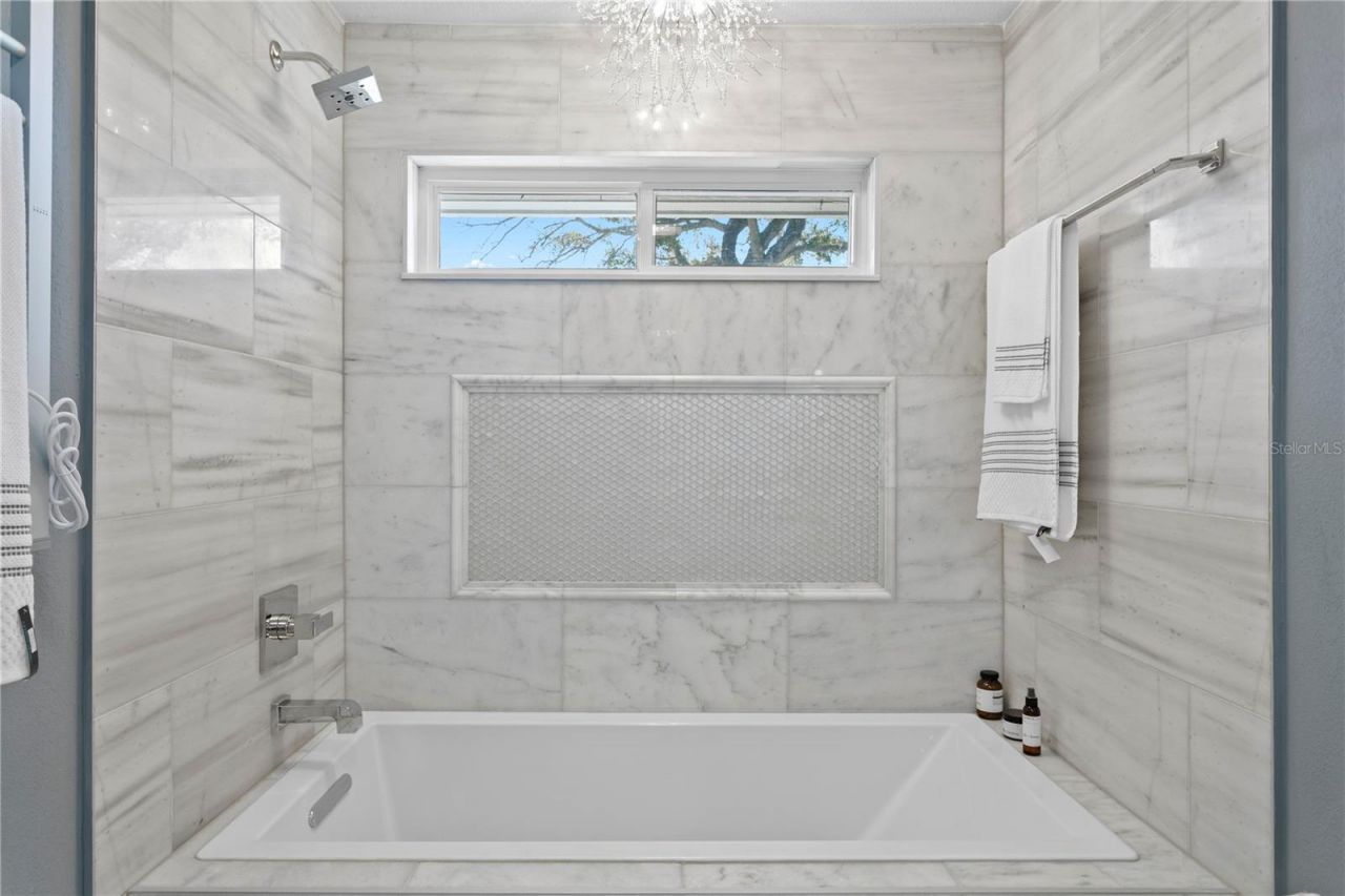 900 31st Avenue Ne, Saint Petersburg, FL 33704 Photo