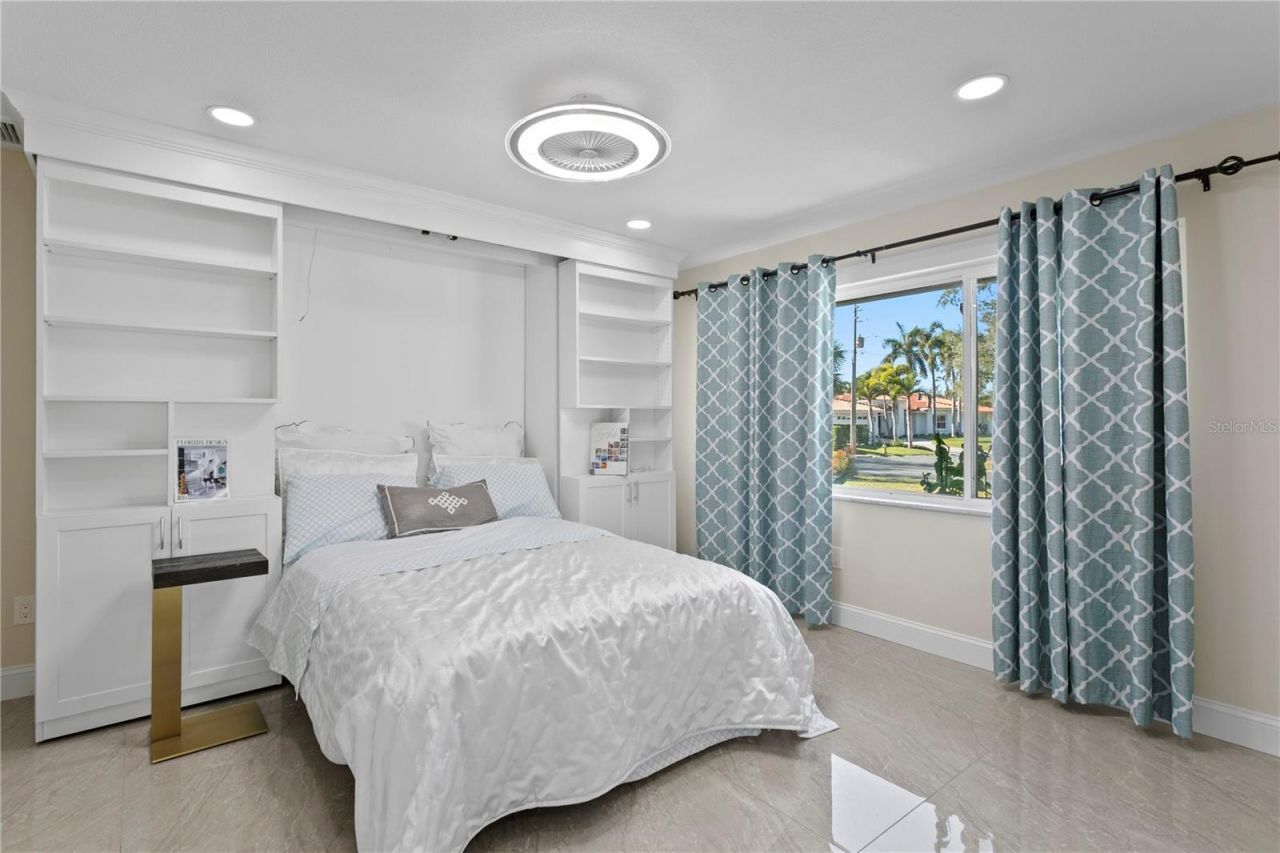 900 31st Avenue Ne, Saint Petersburg, FL 33704 Photo