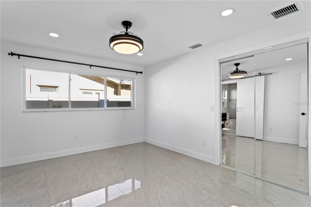 900 31st Avenue Ne, Saint Petersburg, FL 33704 Photo