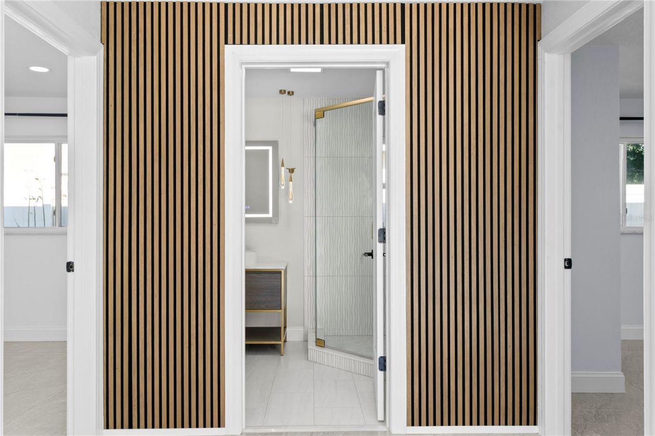 900 31st Avenue Ne, Saint Petersburg, FL 33704 Photo