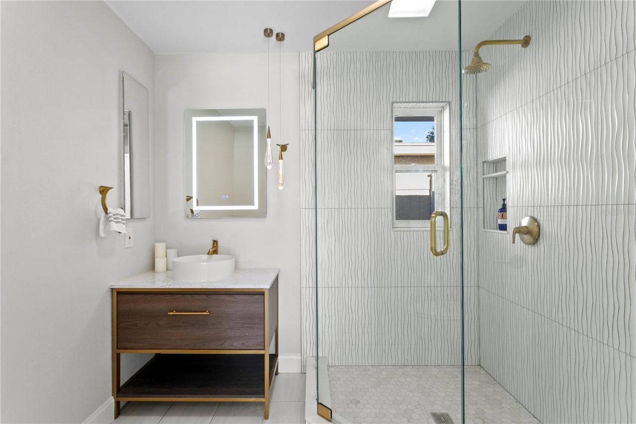 900 31st Avenue Ne, Saint Petersburg, FL 33704 Photo