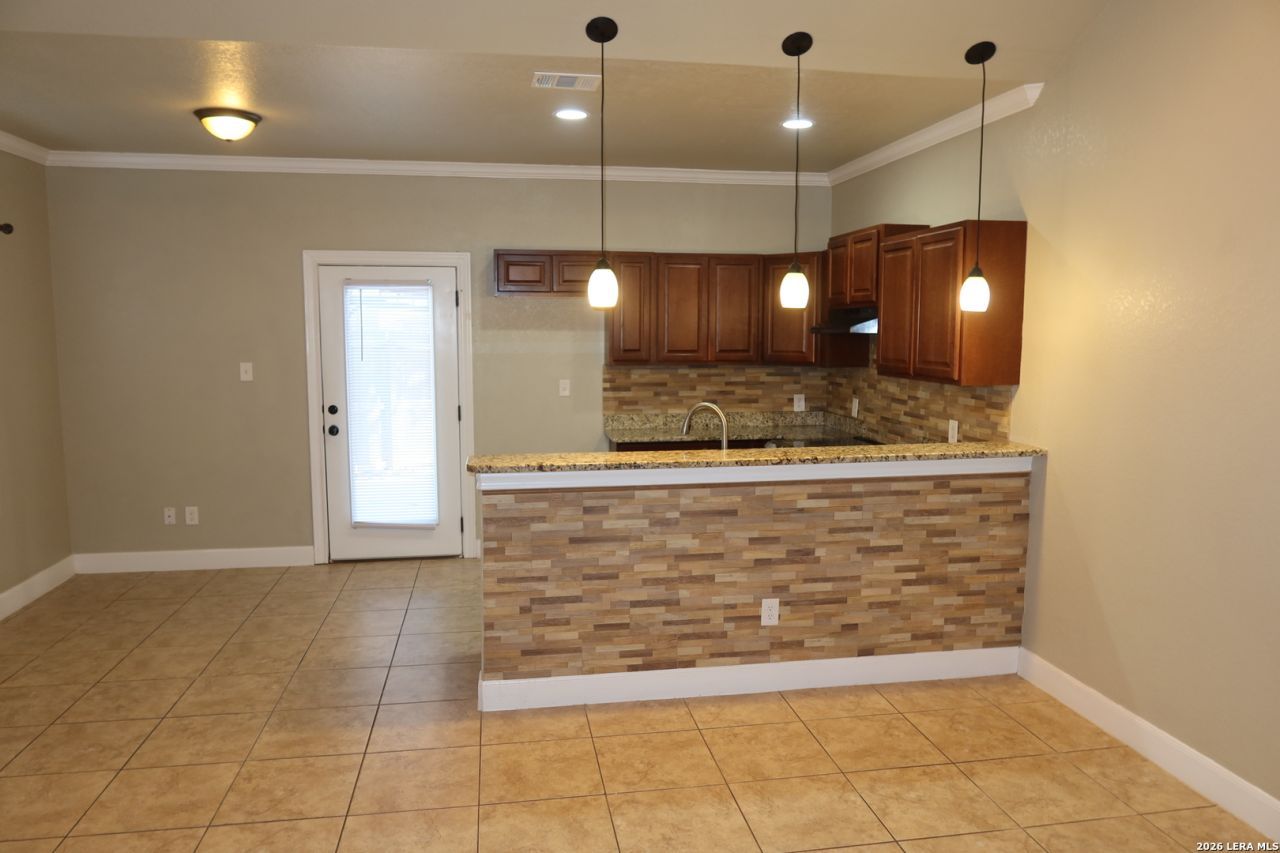 2130 Bigmouth Rod, San Antonio, TX 78224 Main Photo