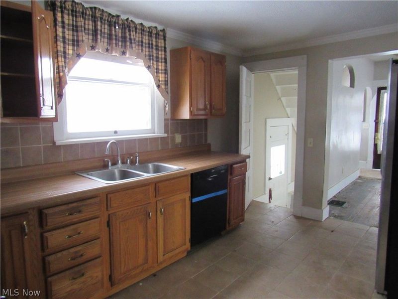 406 W Indiana Avenue, Sebring, OH 44672 Photo 8