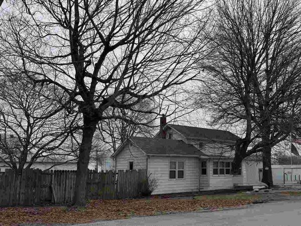 404 Main St, Nichols, IA 52766