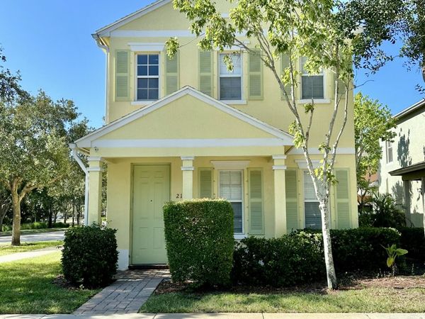 2143 SE Se Bell Isle Drive Drive, Port St. Lucie, FL 34952