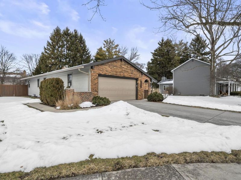 6904 Clydeway Court, Worthington, OH 43085 Photo 2