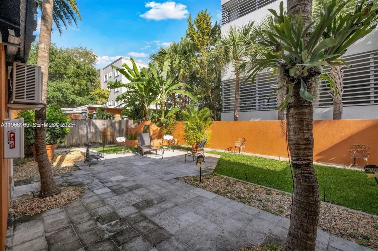 1033 NW 6th St, Unit Cottage, Miami, FL 33136 Photo