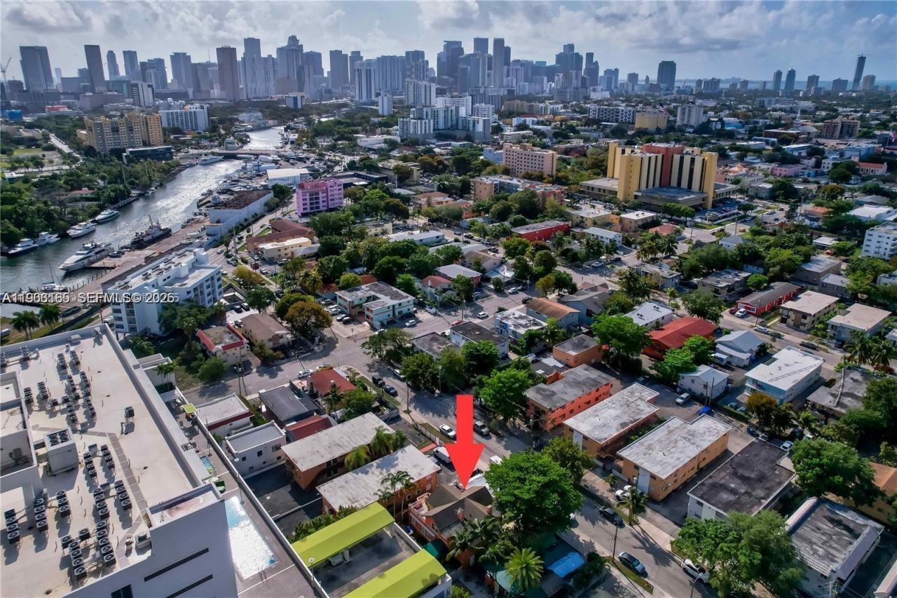 1033 NW 6th St, Unit Cottage, Miami, FL 33136 Photo