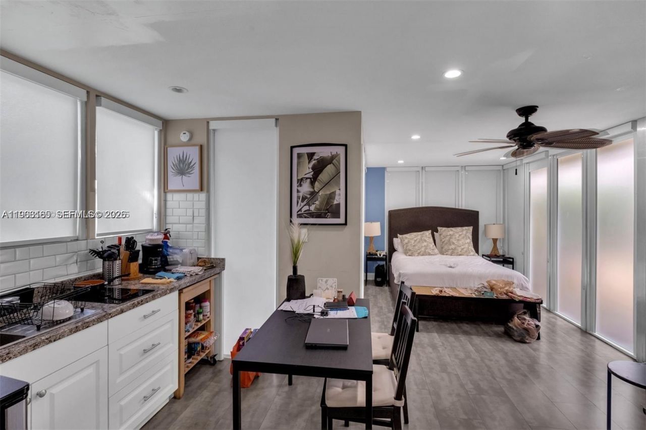 1033 NW 6th St, Unit Cottage, Miami, FL 33136 Photo