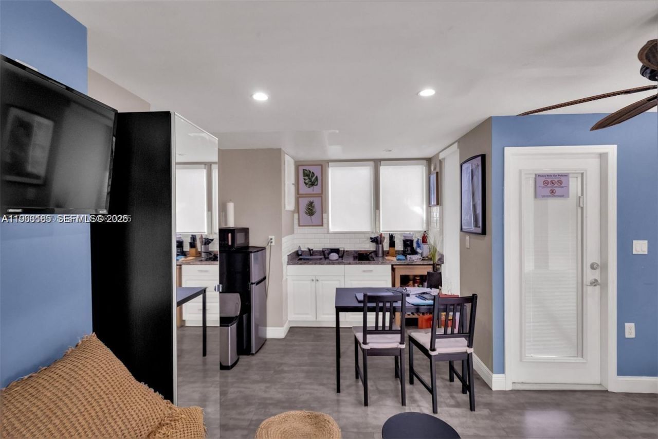 1033 NW 6th St, Unit Cottage, Miami, FL 33136 Photo