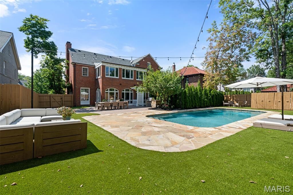 20 Ridgemoor Drive, Clayton, MO 63105 Main Photo