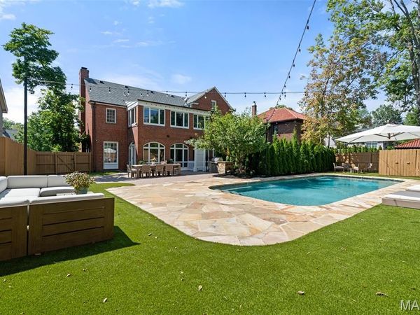 20 Ridgemoor Drive, Clayton, MO 63105