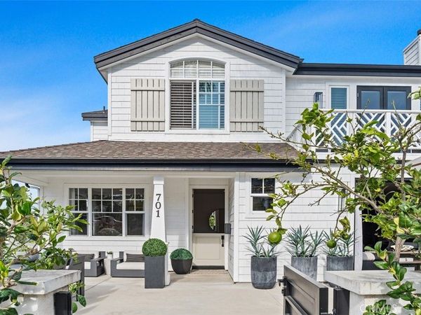 701 Poinsettia Avenue, Corona Del Mar, CA 92625