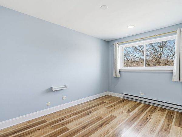 7306 BLACKSTONE Avenue, Unit 2, Justice, IL 60458