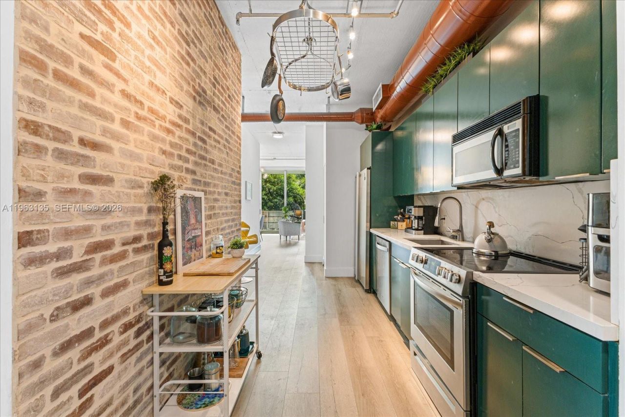 1700 Meridian Ave, Unit 203, Miami Beach, FL 33139 Photo