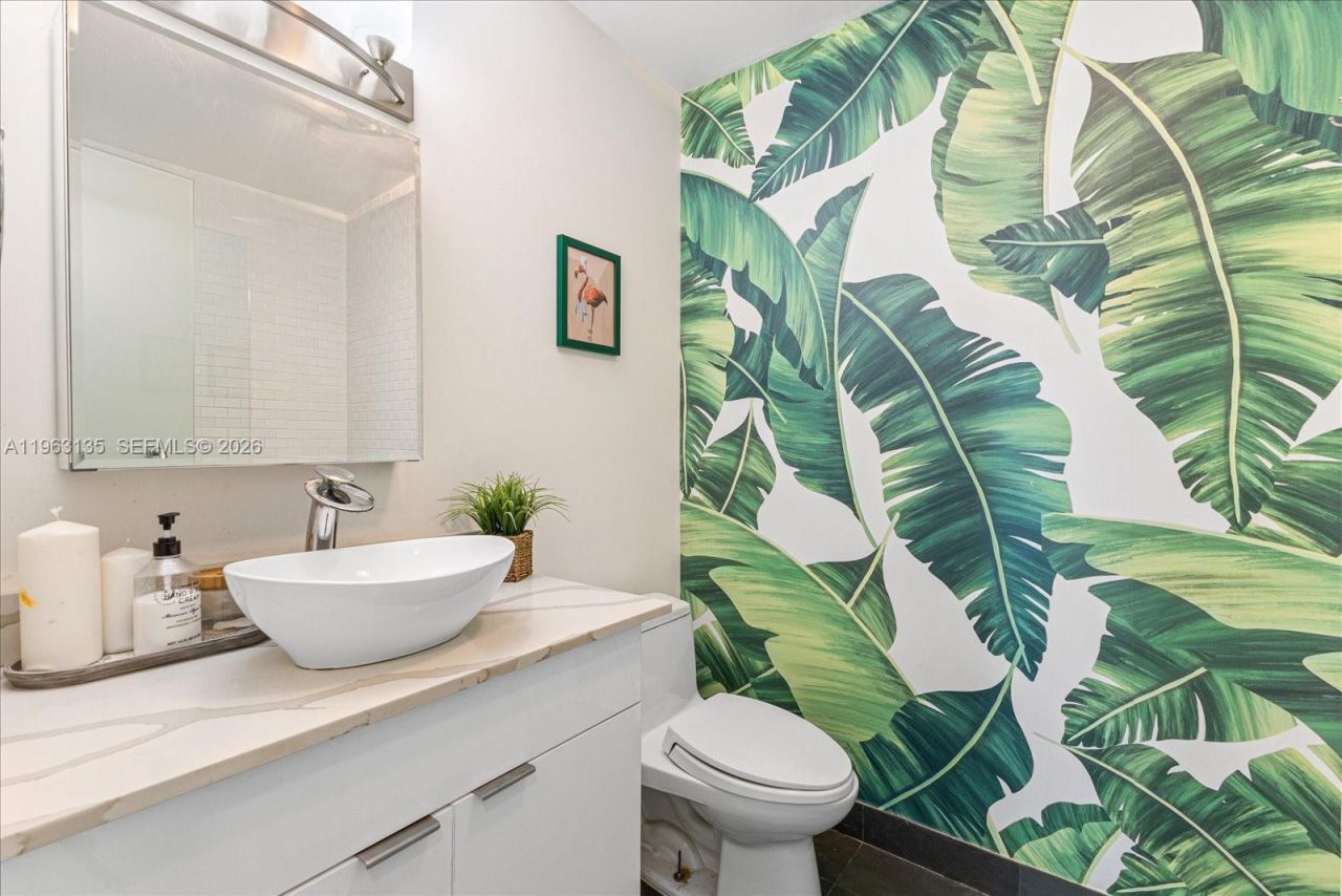 1700 Meridian Ave, Unit 203, Miami Beach, FL 33139 Photo