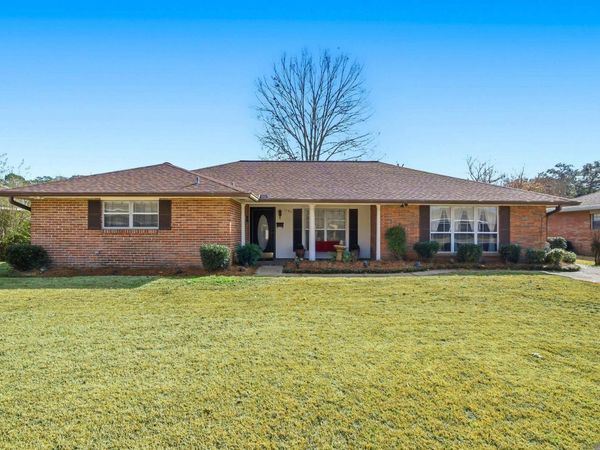 1105 E Grace St, Gonzales, LA 70737