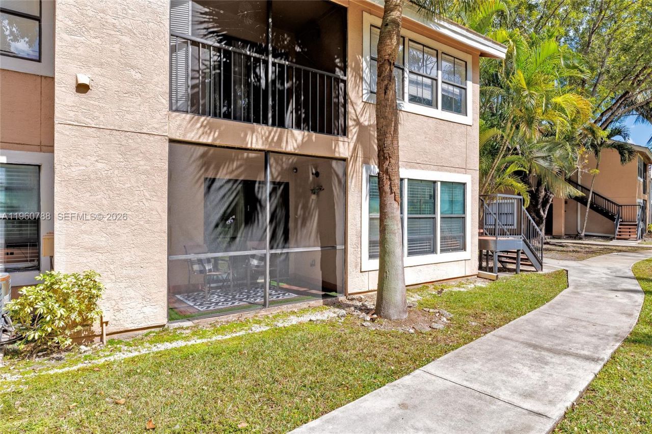 15680 SW 106th Ln, Unit 815, Miami, FL 33196 Photo
