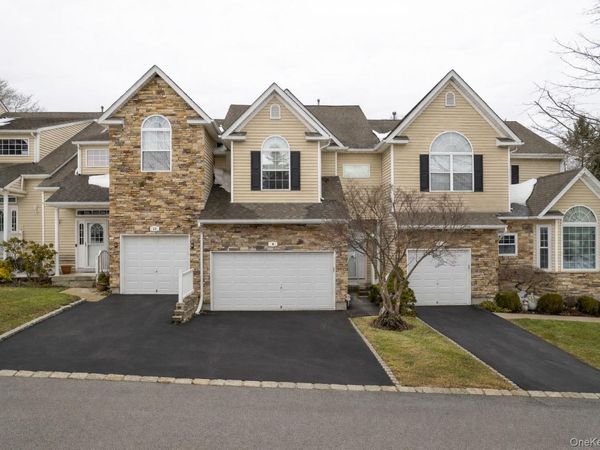 9 Mohannis Way, Kings Park, NY 11754