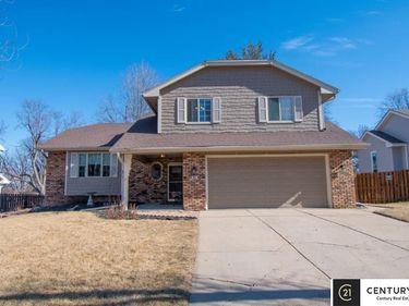807 S Taylor Street, Papillion, NE 68046