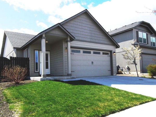2474 NW Kingwood Avenue, Redmond, OR 97756