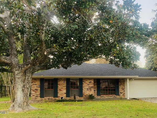 130 S Southlawn Drive , Lafayette, LA 70503