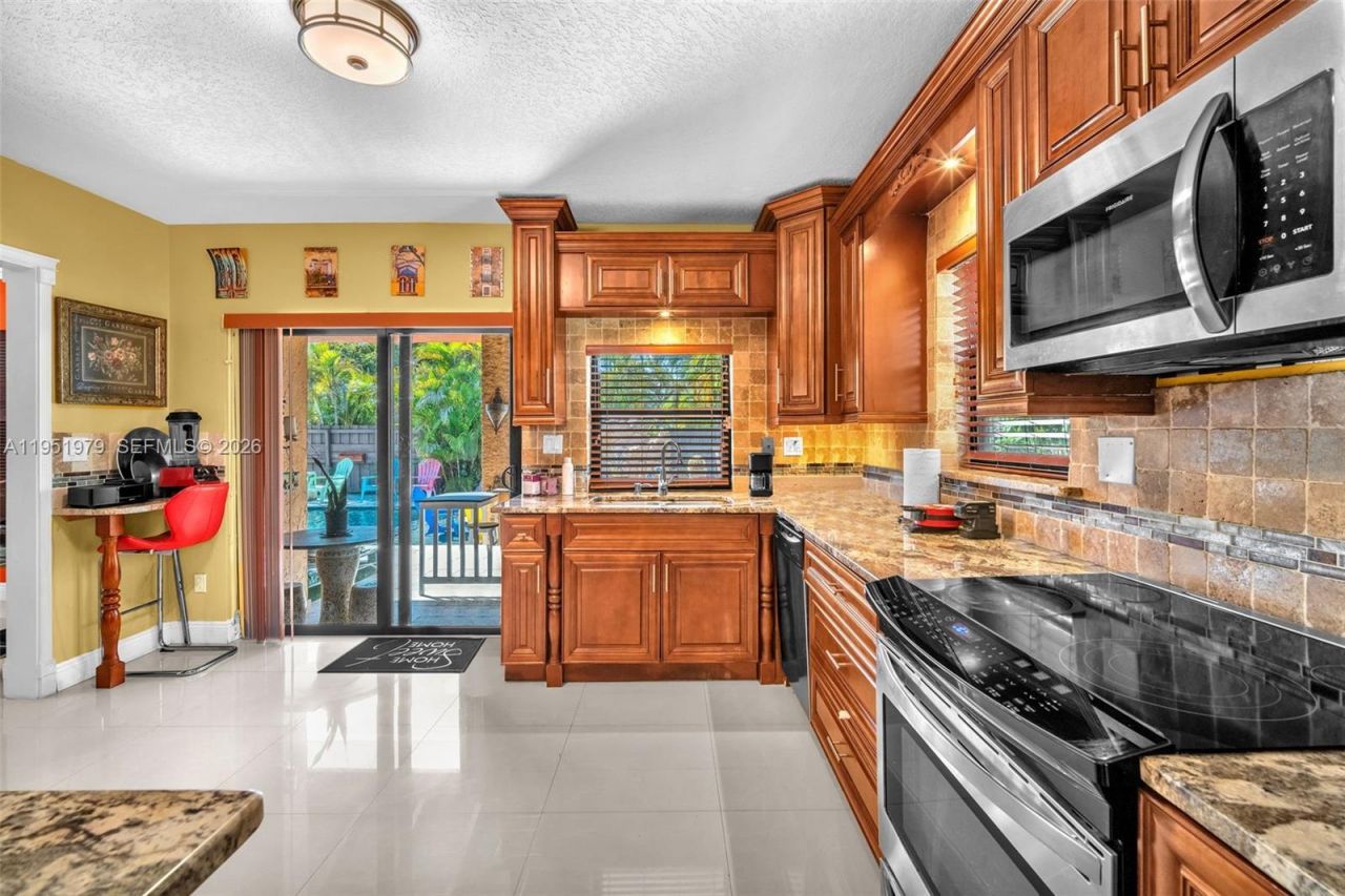 21424 NE 19th Ct, Miami, FL 33179 Photo