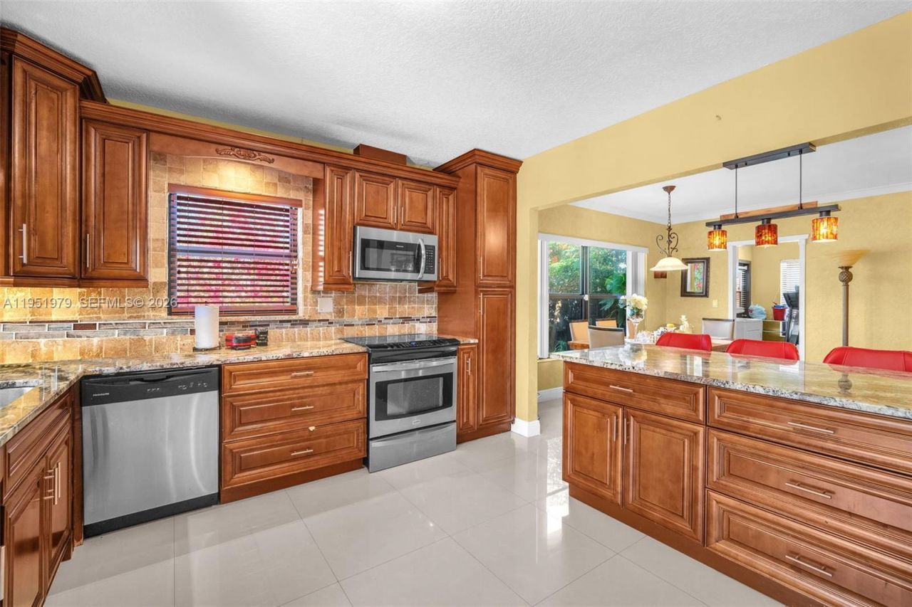 21424 NE 19th Ct, Miami, FL 33179 Photo