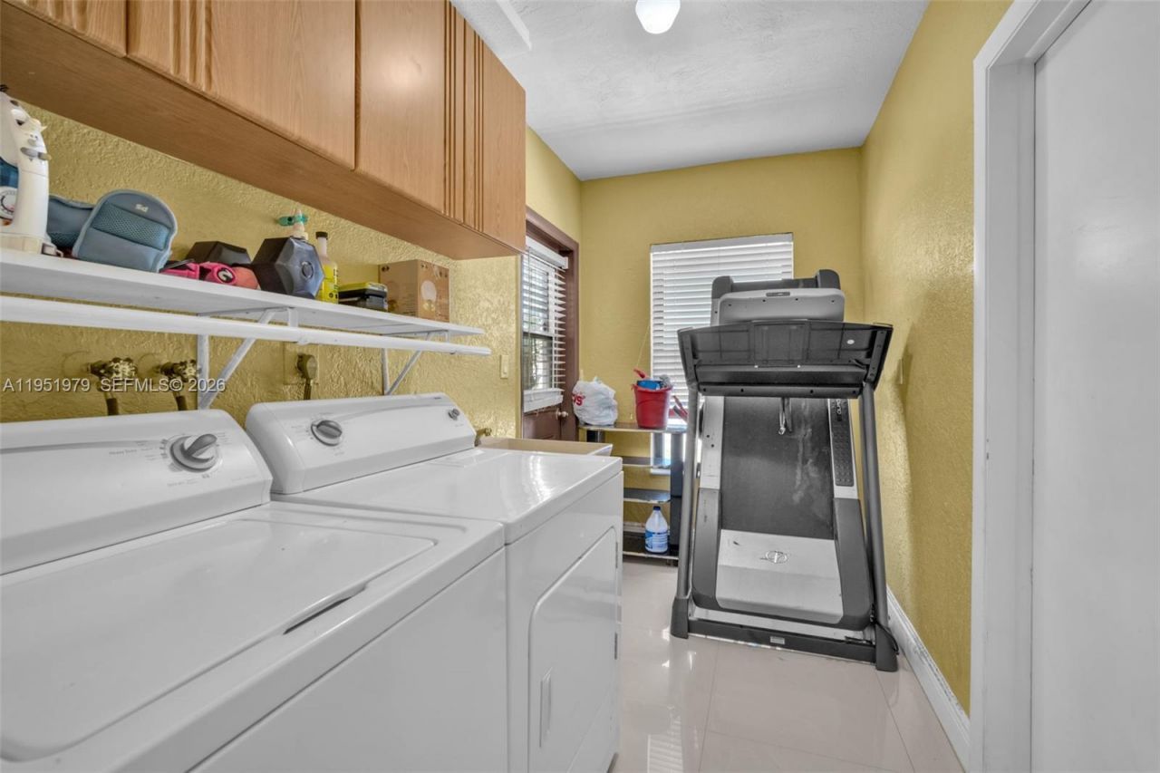 21424 NE 19th Ct, Miami, FL 33179 Photo