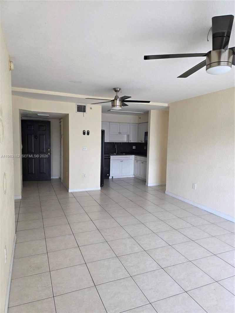 650 Palm Ave, Unit 2-B6, Hialeah, FL 33010 Photo