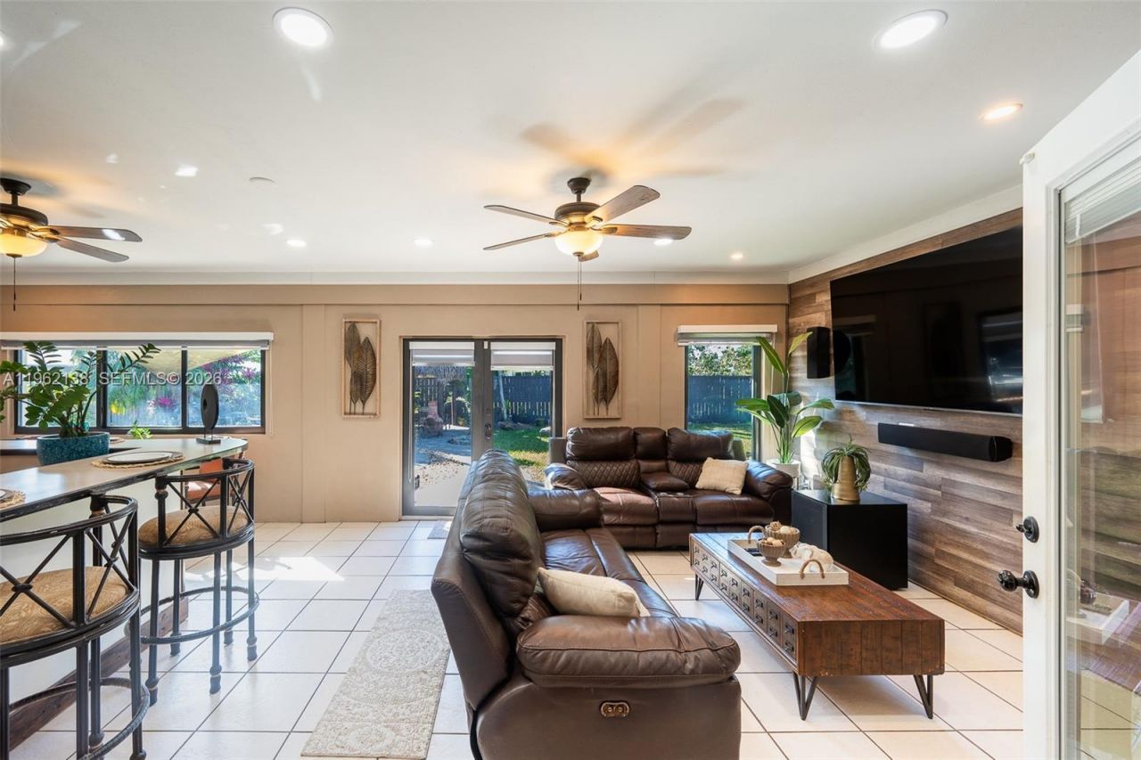 1760 NW 12th Ave , Homestead, FL 33030 Photo