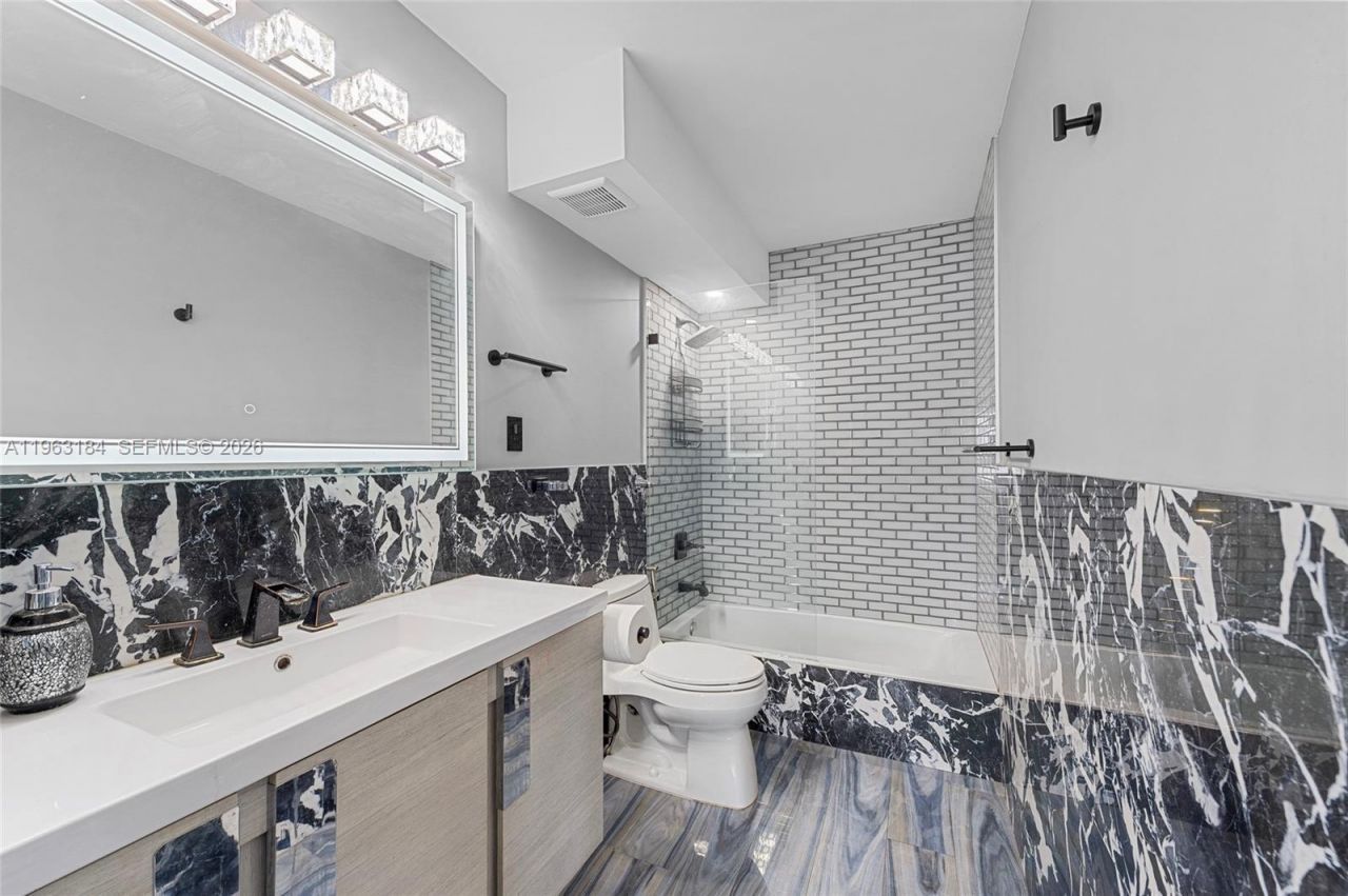 1345 Lincoln Rd , Unit 1105, Miami Beach, FL 33139 Photo