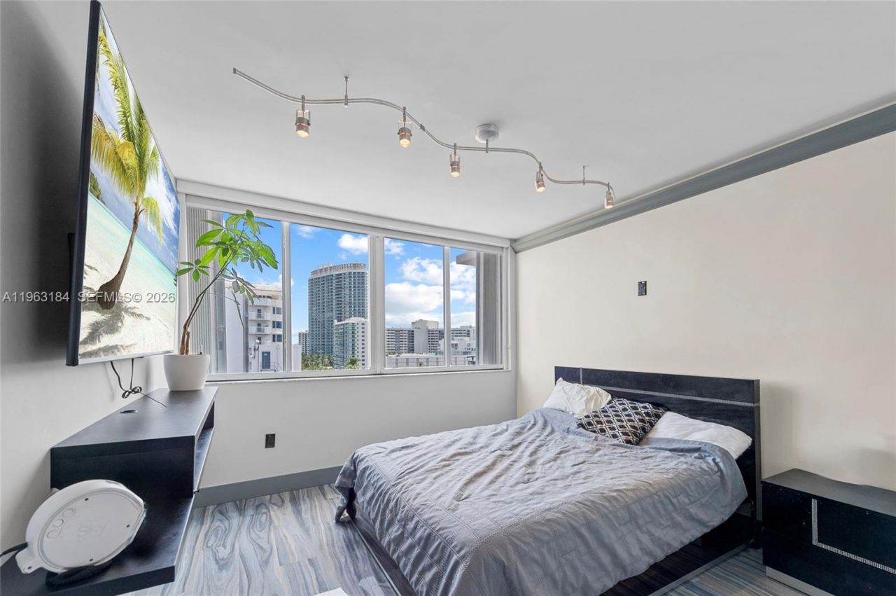 1345 Lincoln Rd , Unit 1105, Miami Beach, FL 33139 Photo