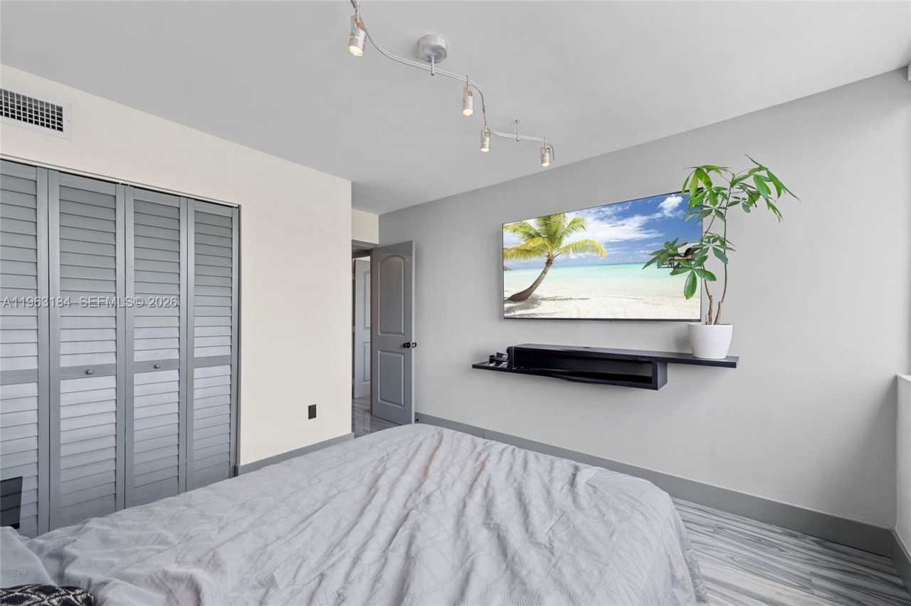 1345 Lincoln Rd , Unit 1105, Miami Beach, FL 33139 Photo