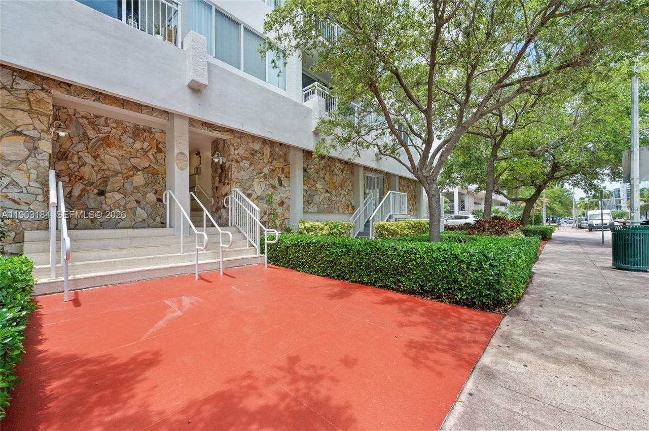 1345 Lincoln Rd , Unit 1105, Miami Beach, FL 33139 Photo