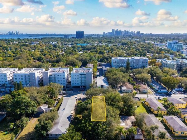 729 NE 85th St , Miami, FL 33138