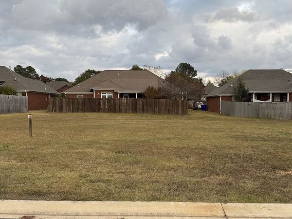 107 Camelot Ct, Florence, AL