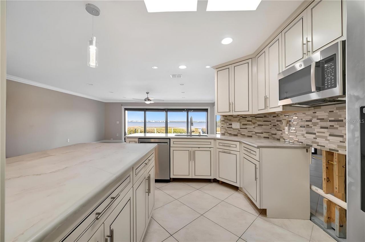 3893 Catalina Drive, Bradenton, FL 34210 Photo