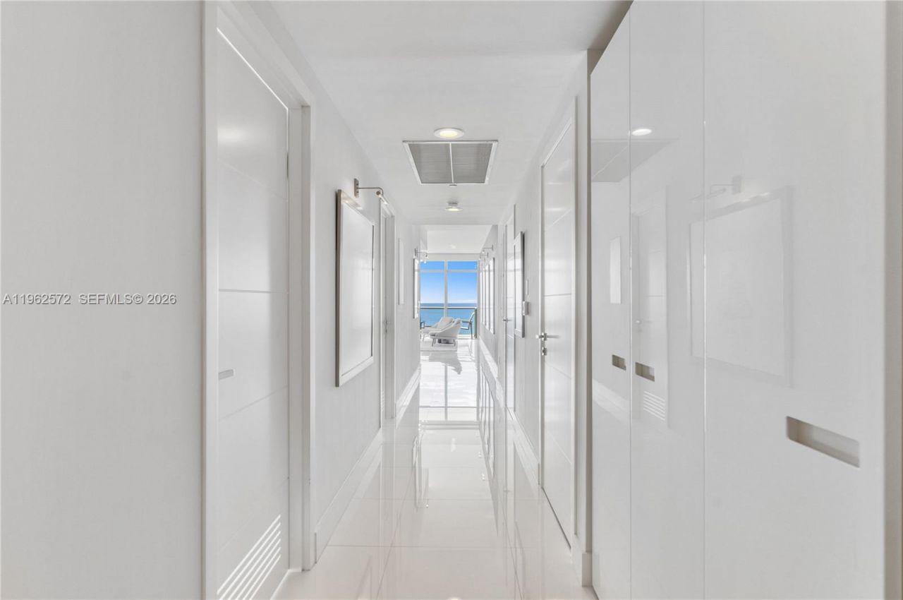 3737 Collins Ave, Unit S-1501, Miami Beach, FL 33140 Photo