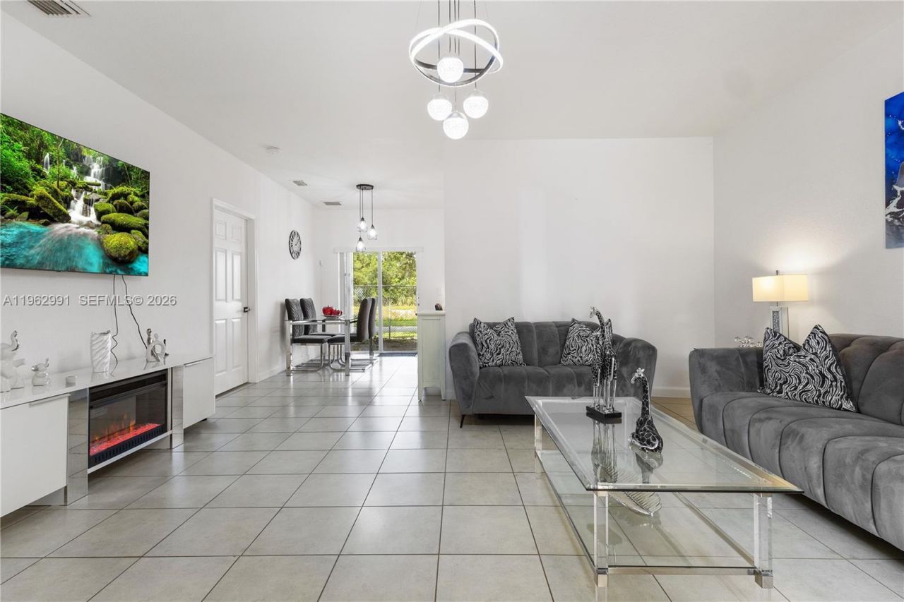 2741 NE 4th St, Unit 103, Homestead, FL 33033 Photo