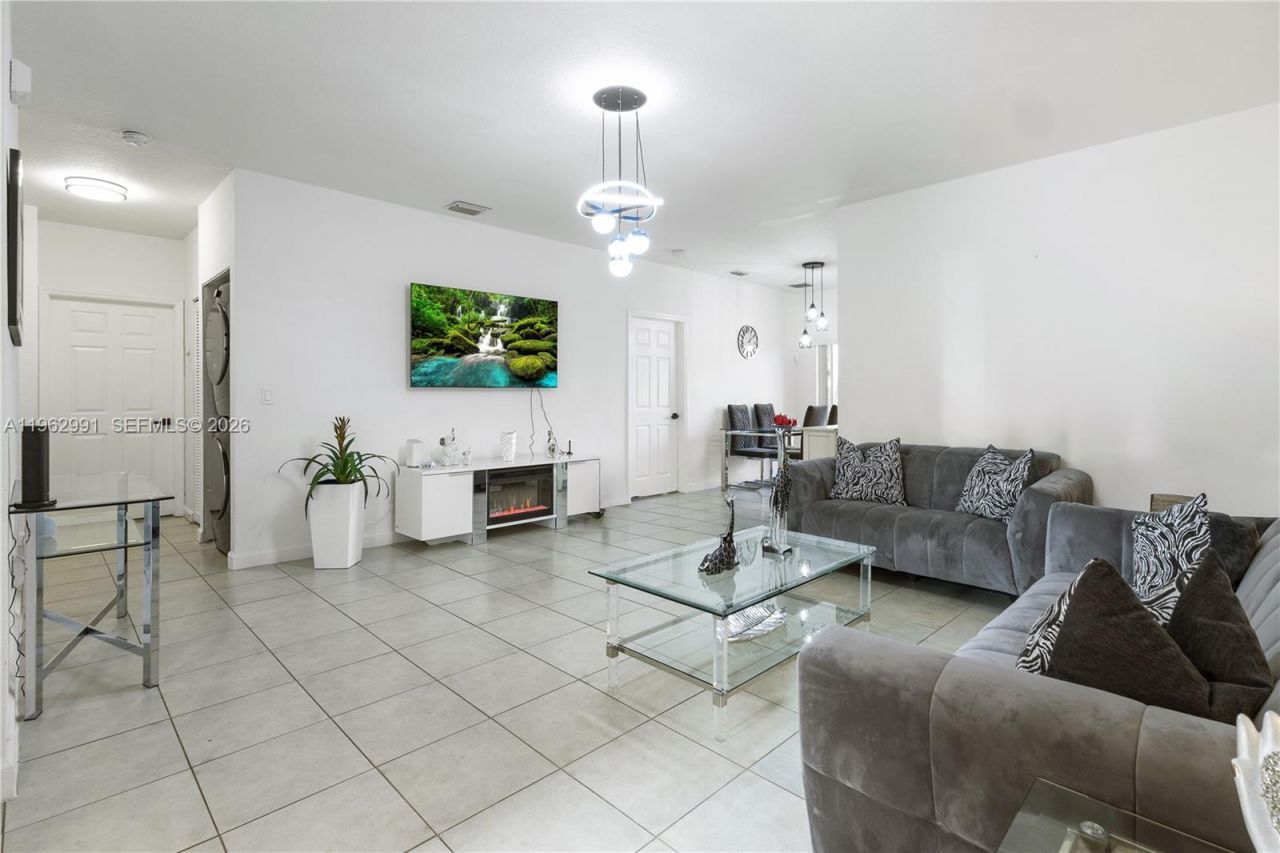 2741 NE 4th St, Unit 103, Homestead, FL 33033 Photo