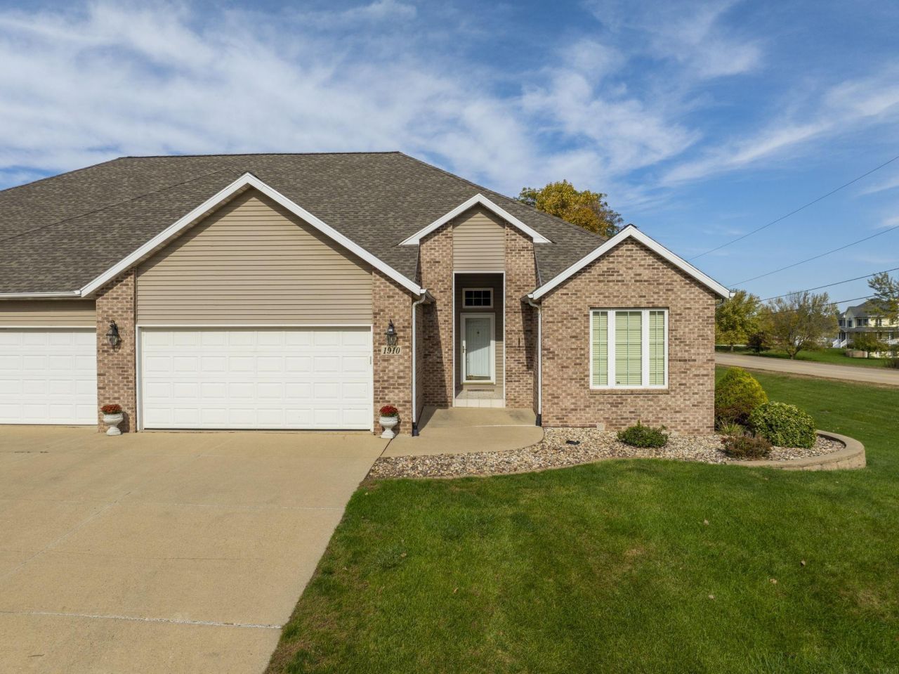 1910 Winston Place, Waterloo, IA 50701 Main Photo