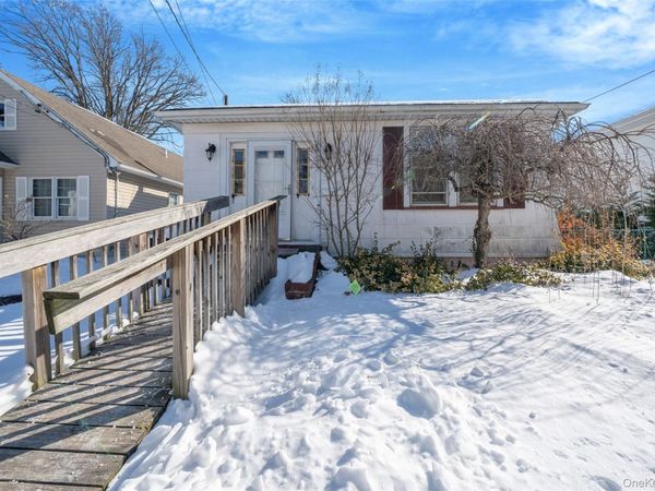 21 Park Avenue, Malverne, NY 11565