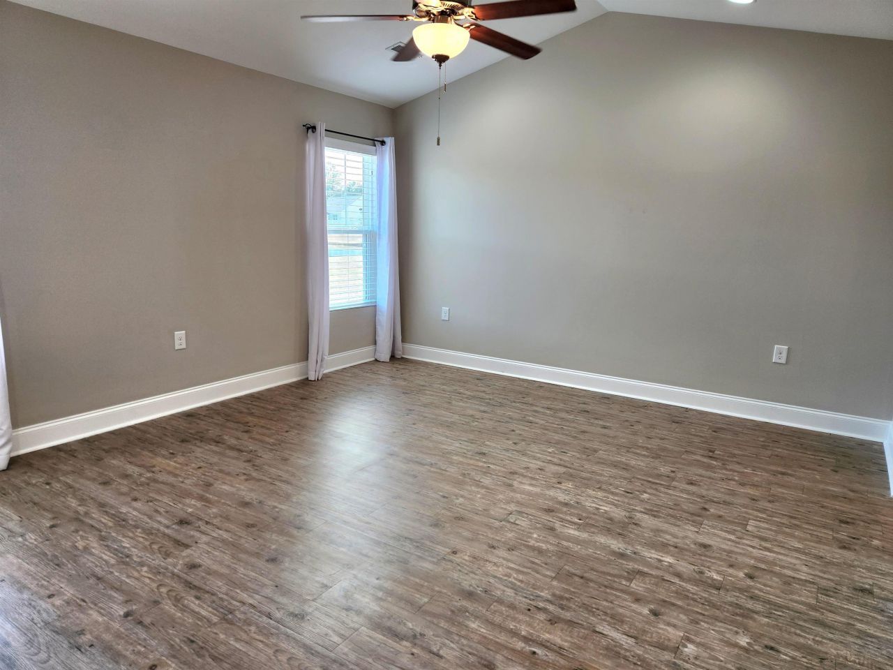 3440 Holly Loop Photo 33