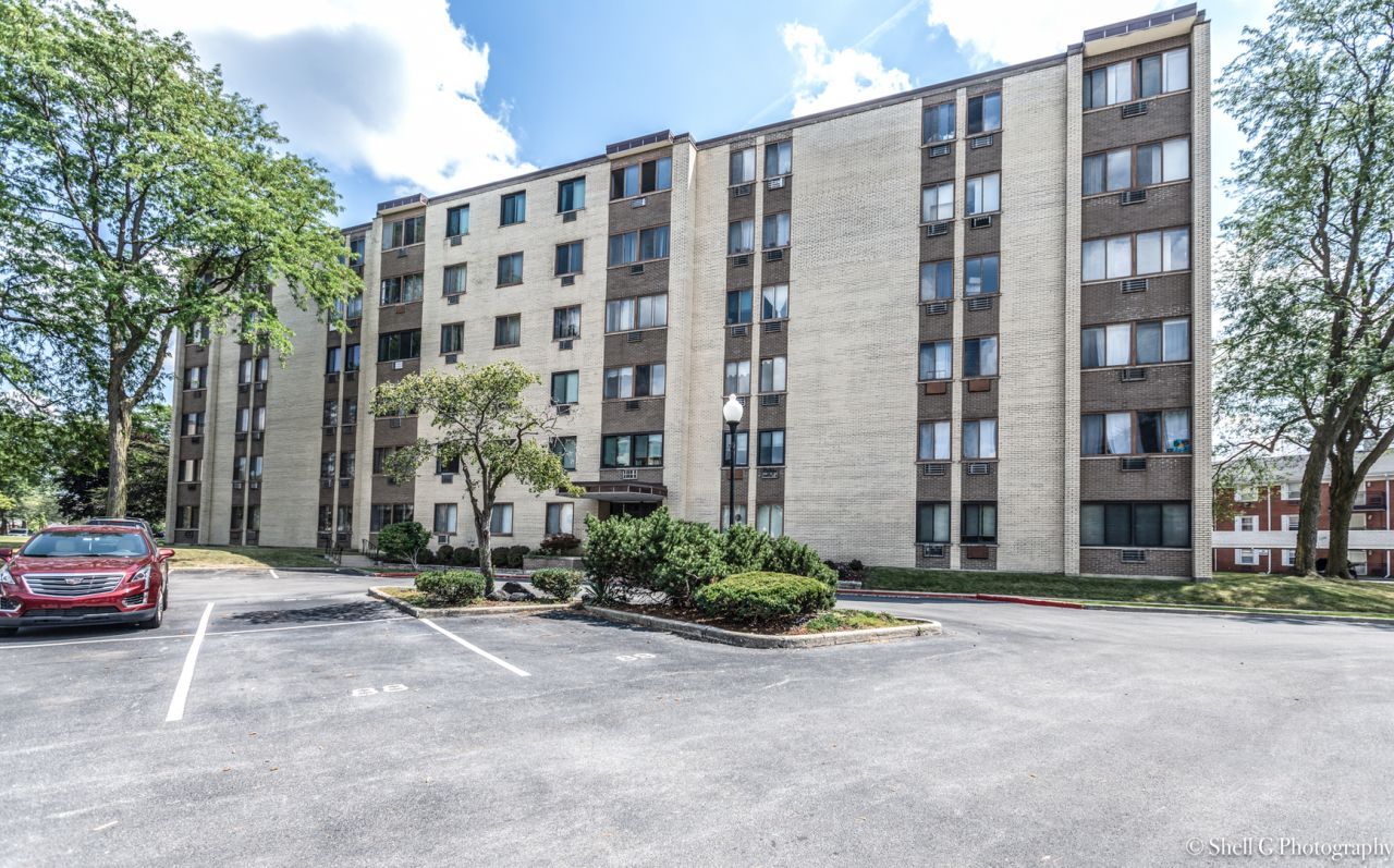 9745 S Karlov Avenue, Unit 607, Oak Lawn, IL 60453 Main Photo