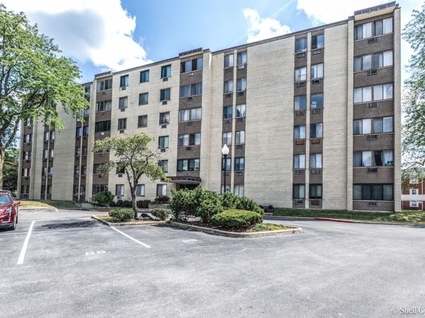 9745 S Karlov Avenue, Unit 607, Oak Lawn, IL 60453